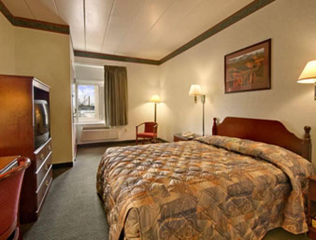 Econo Lodge Cranston - Providence מראה חיצוני תמונה