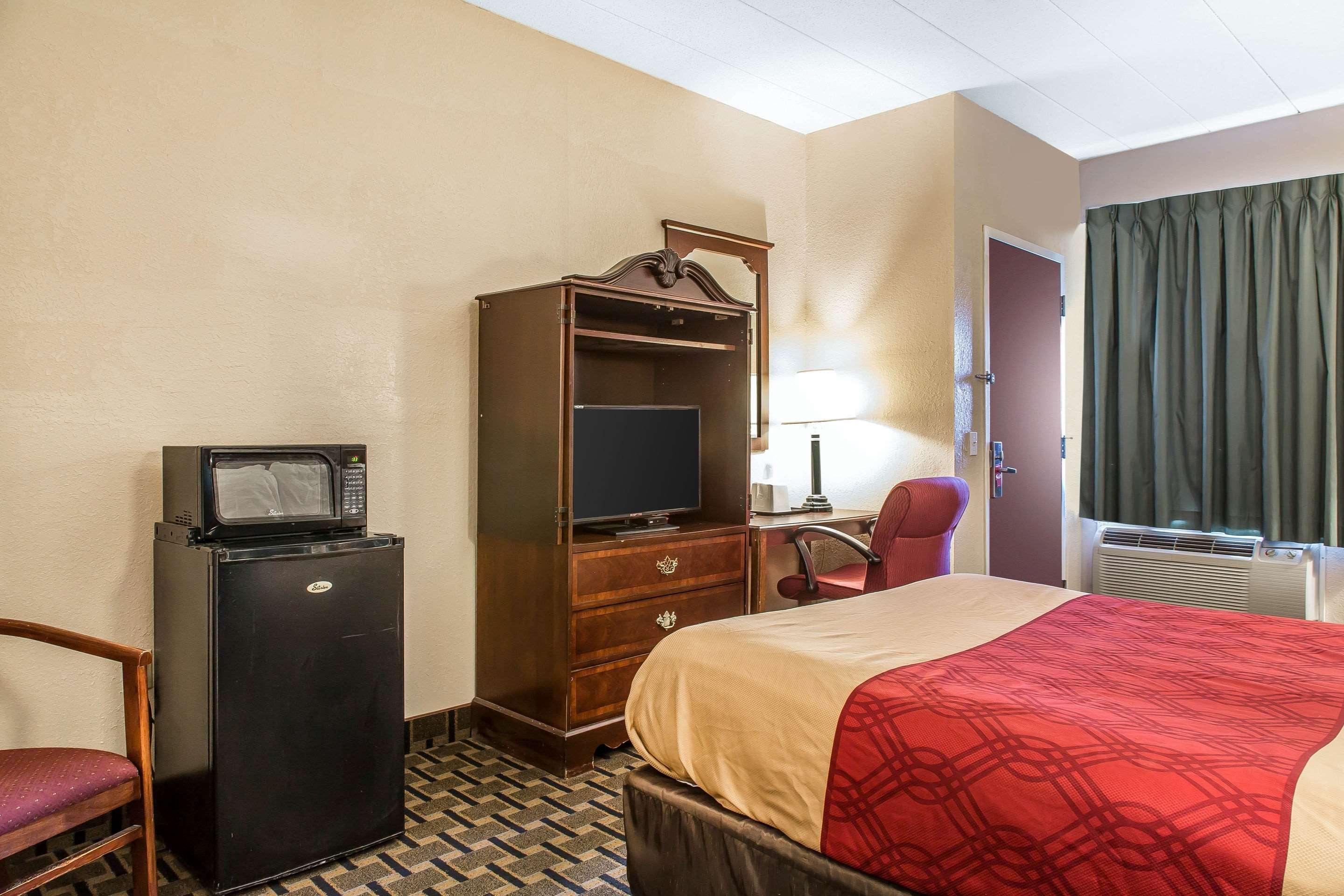 Econo Lodge Cranston - Providence מראה חיצוני תמונה