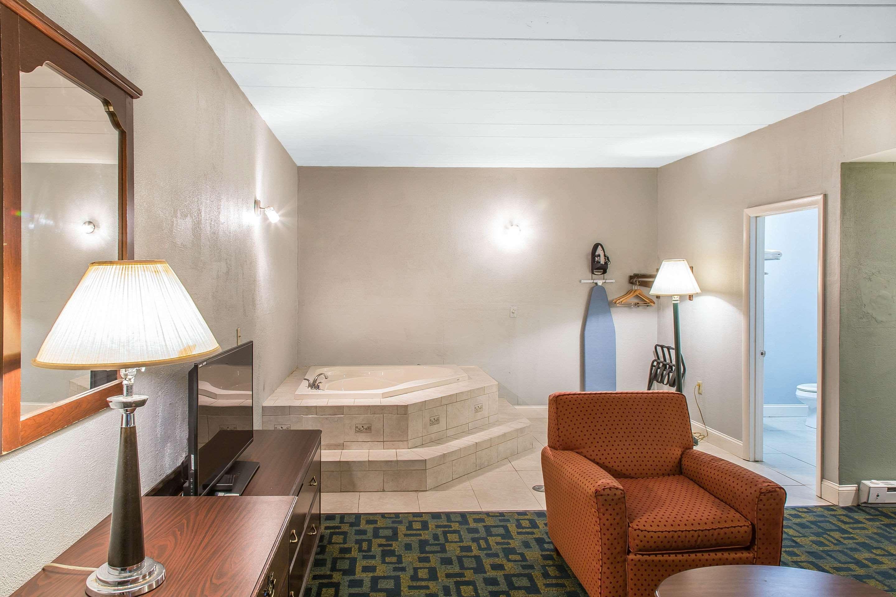 Econo Lodge Cranston - Providence מראה חיצוני תמונה