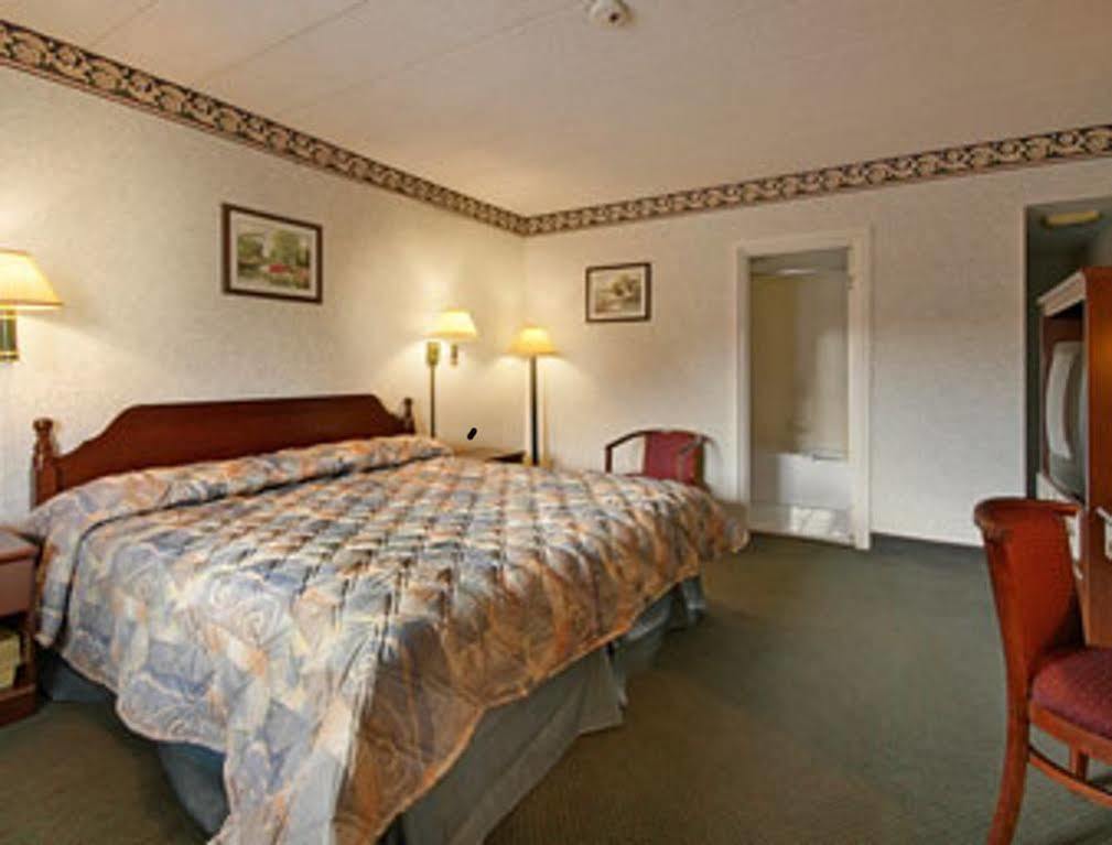 Econo Lodge Cranston - Providence מראה חיצוני תמונה